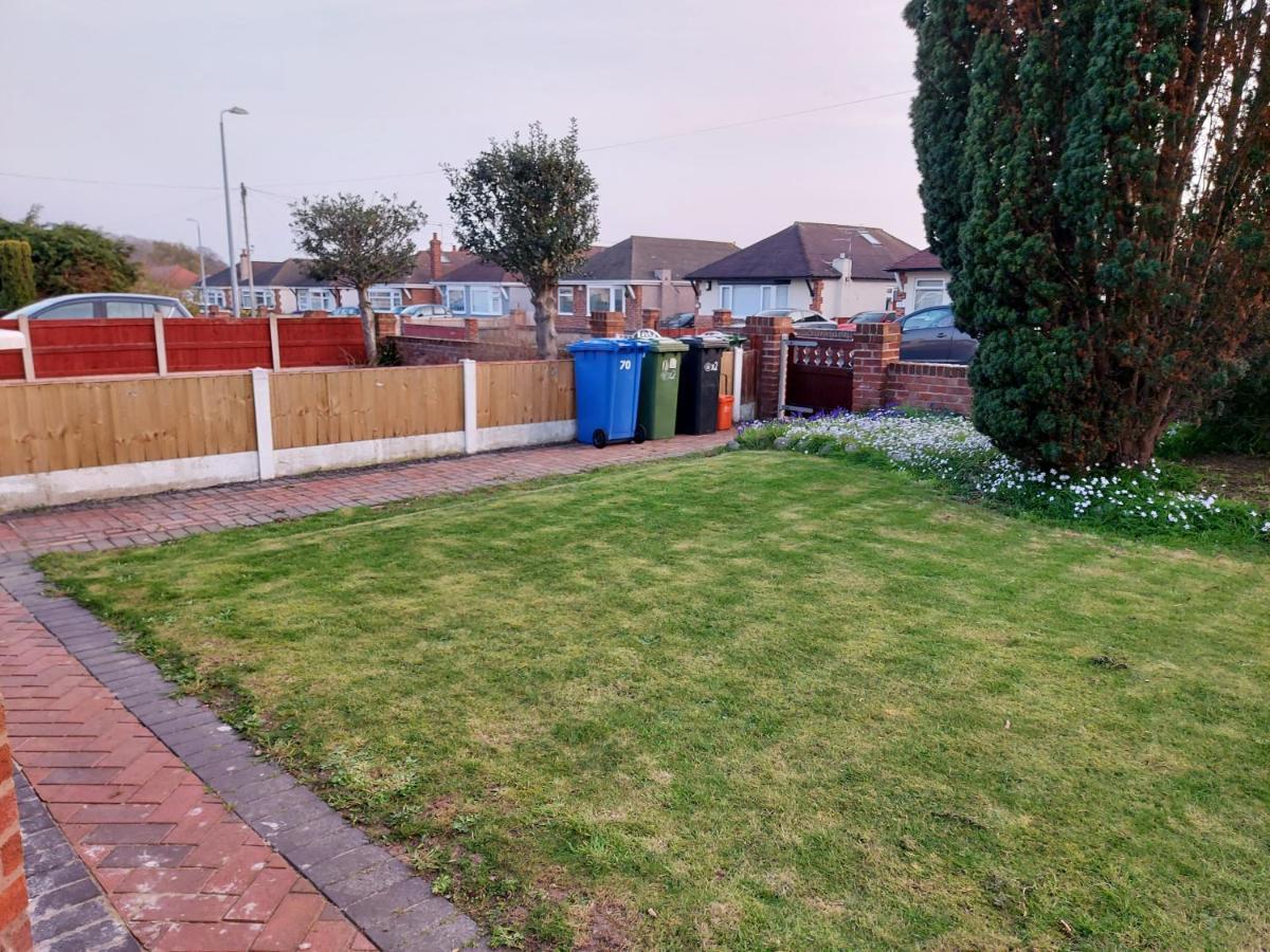 Villa The Hermitage Private Detached Bungalow Rhyl Exterior foto