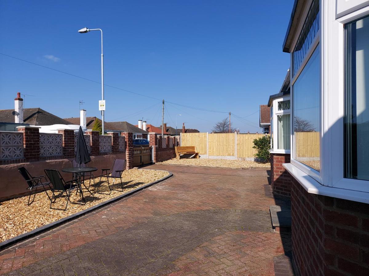 Villa The Hermitage Private Detached Bungalow Rhyl Exterior foto